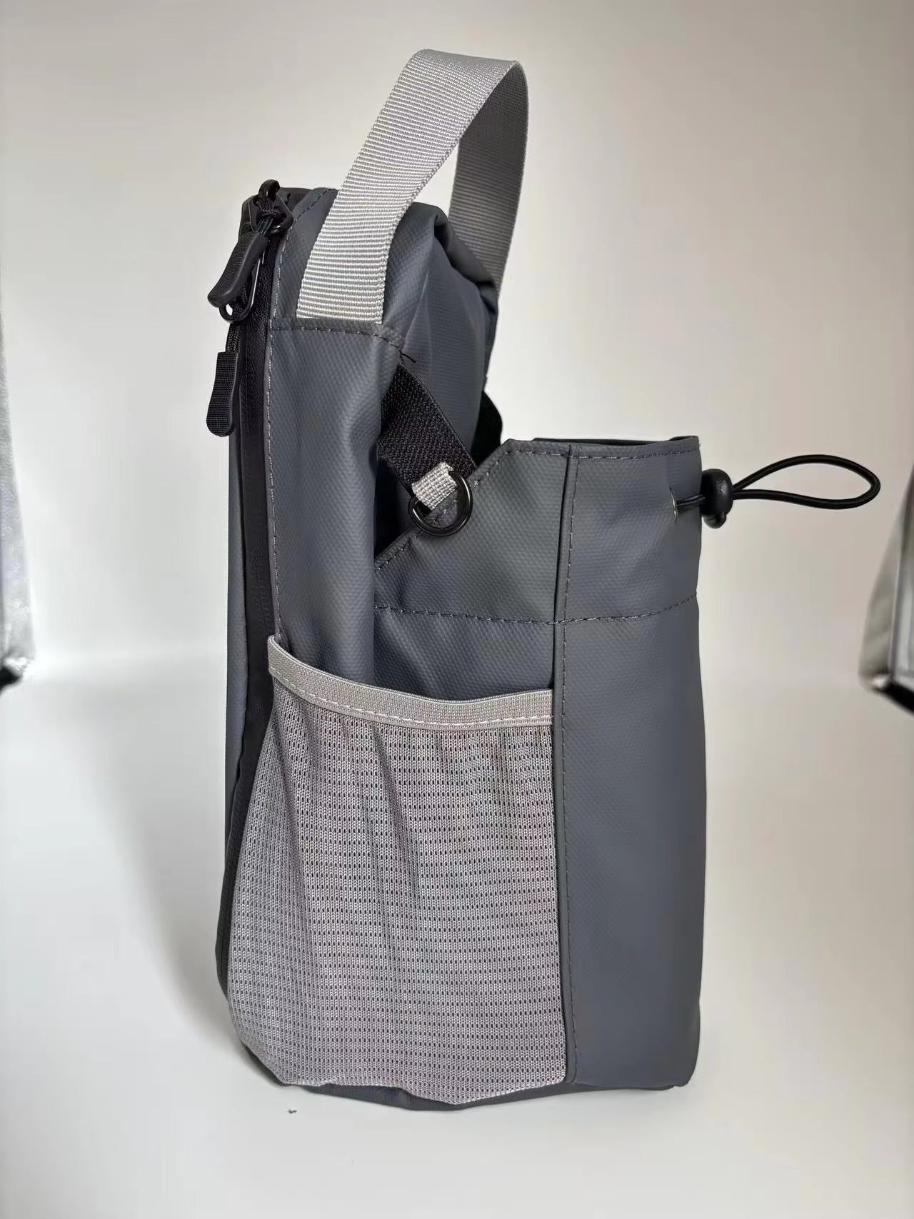 Magnetic Gym Bag with Bottle Bag